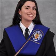 Profesora de ciencias imparte clases a todos los niveles